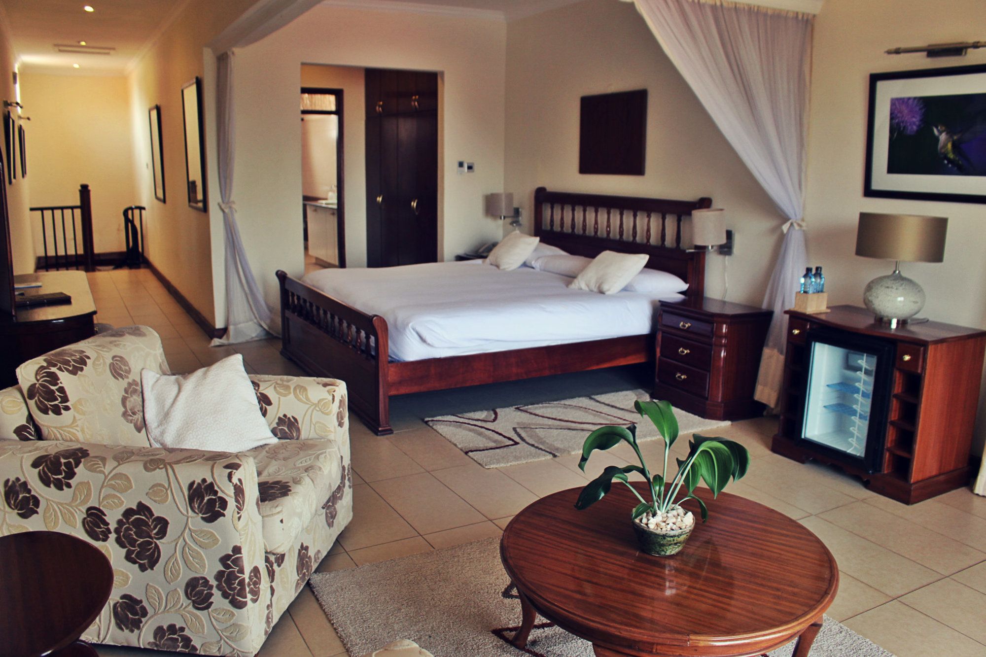 Фото Sovereign Hotel