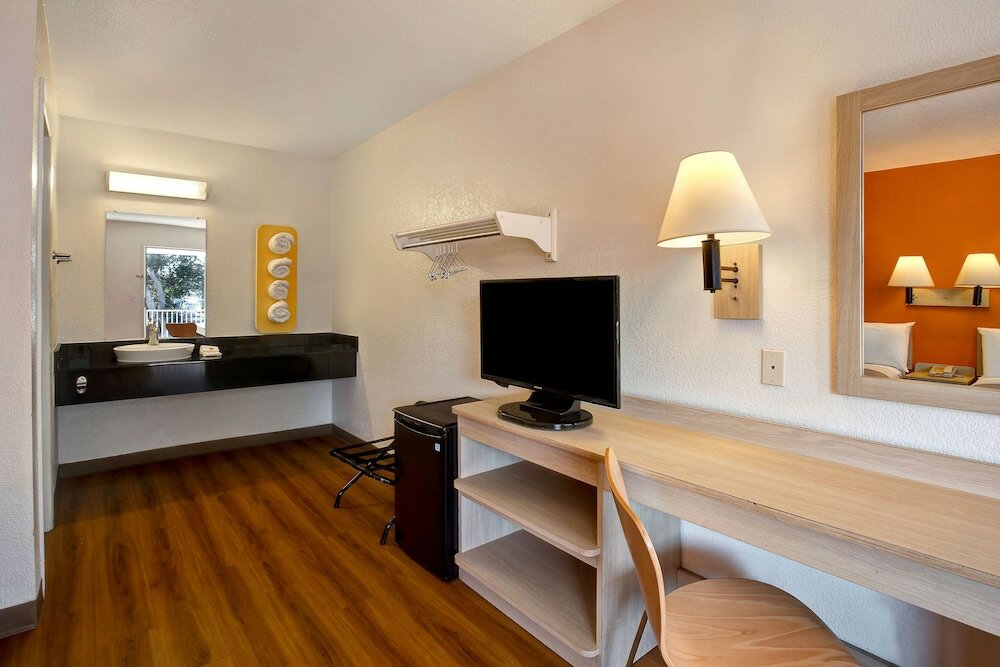 Фото Motel 6 Monterey, Ca