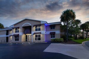 Гостиница Super 8 by Wyndham Kissimmee в Киссимми