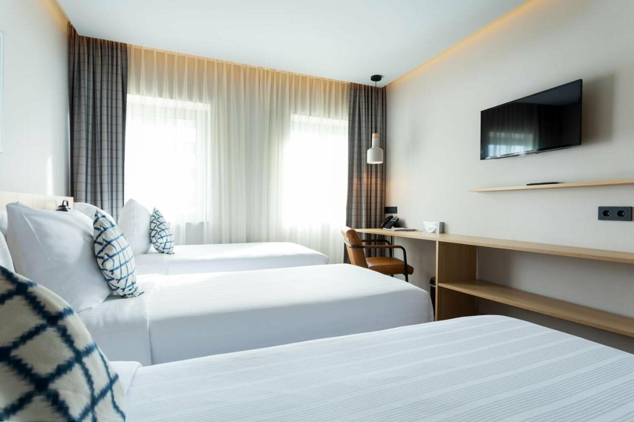 Фото Urban Lodge Hotel