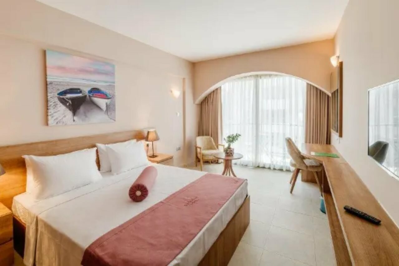 Фото Olivia Palm Hotel