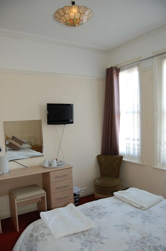 Фото Weatherbury Hotel