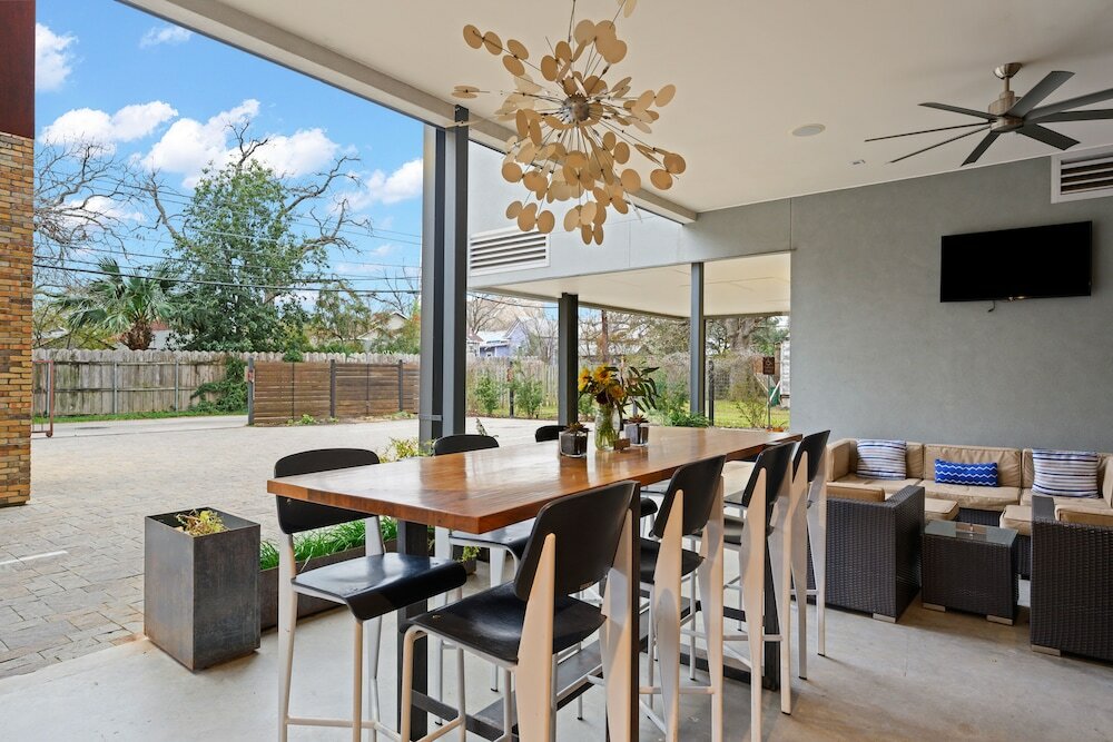 Фото The Frances Modern Inn