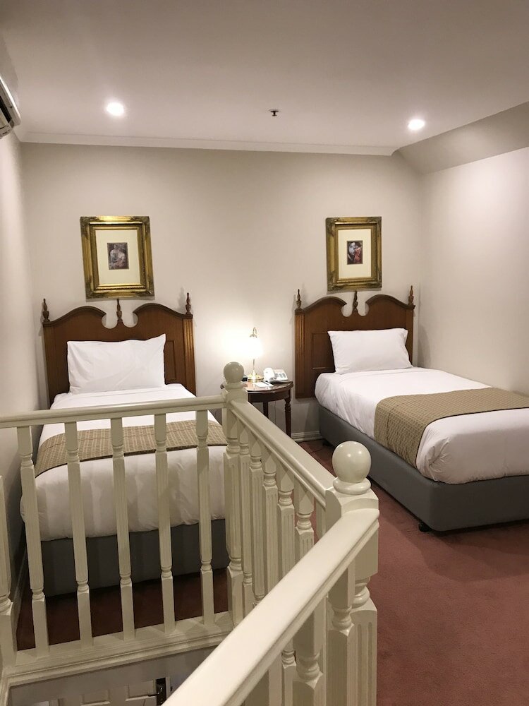 Фото Canterbury International Hotel