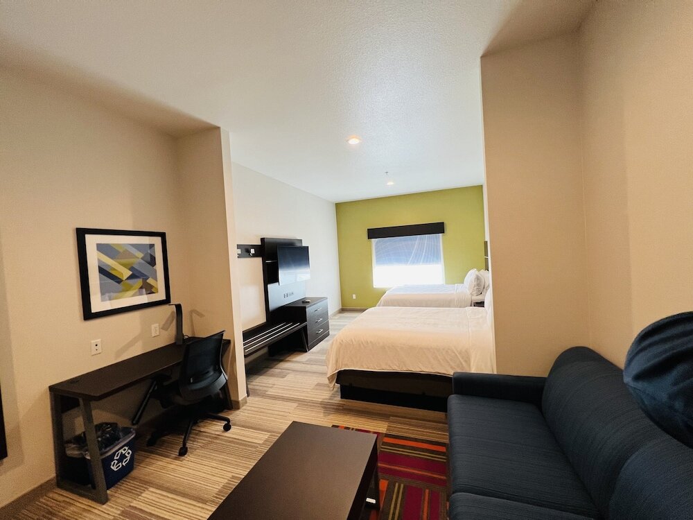 Фото Holiday Inn Express & Suites Salinas, an Ihg Hotel