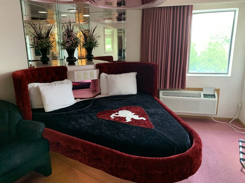 Фото Designer Inn & Suites