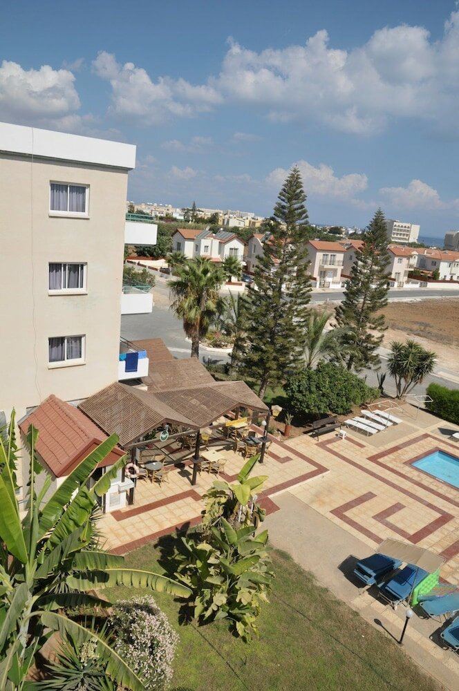 Фото DebbieXenia Hotel Apartments