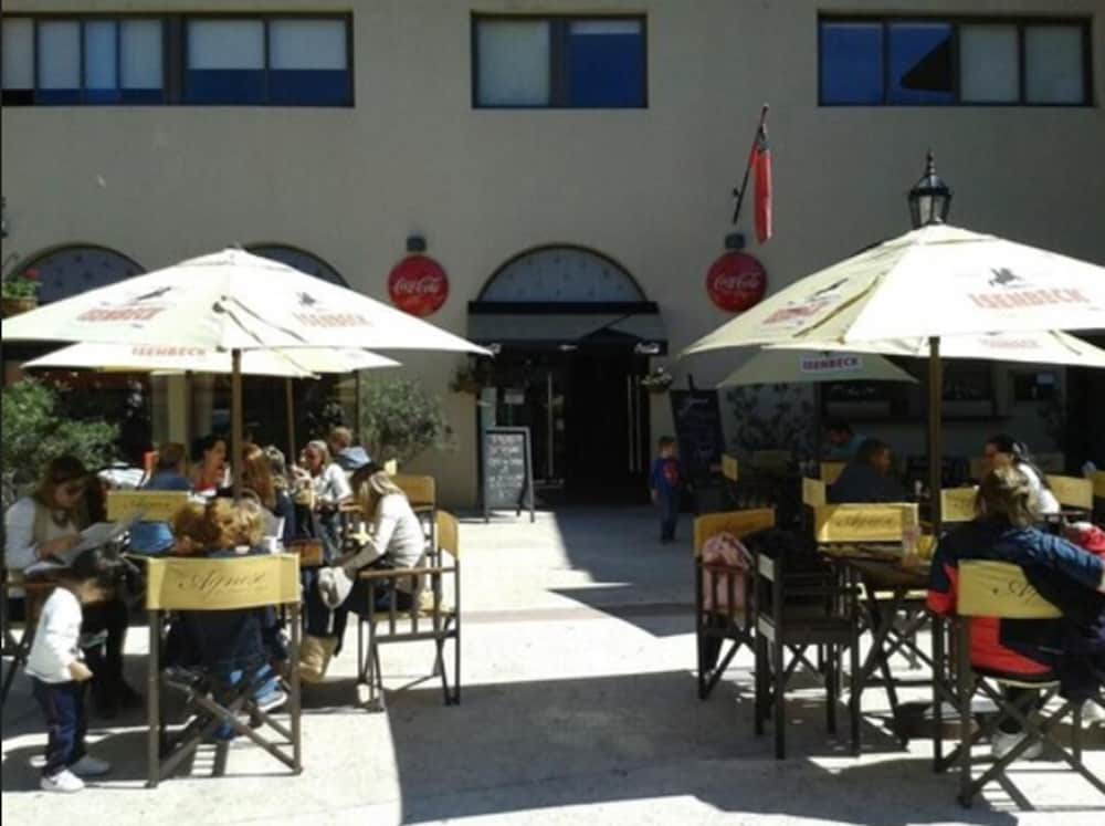 Фото Hotel Plaza Central Canning