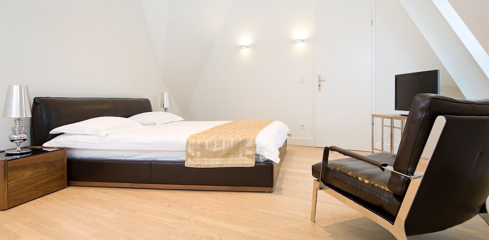 Фото The Red Apartments