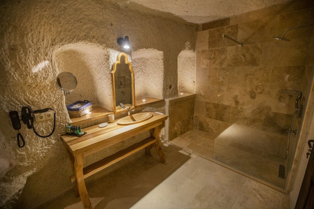 Фото Nino Cave Suites