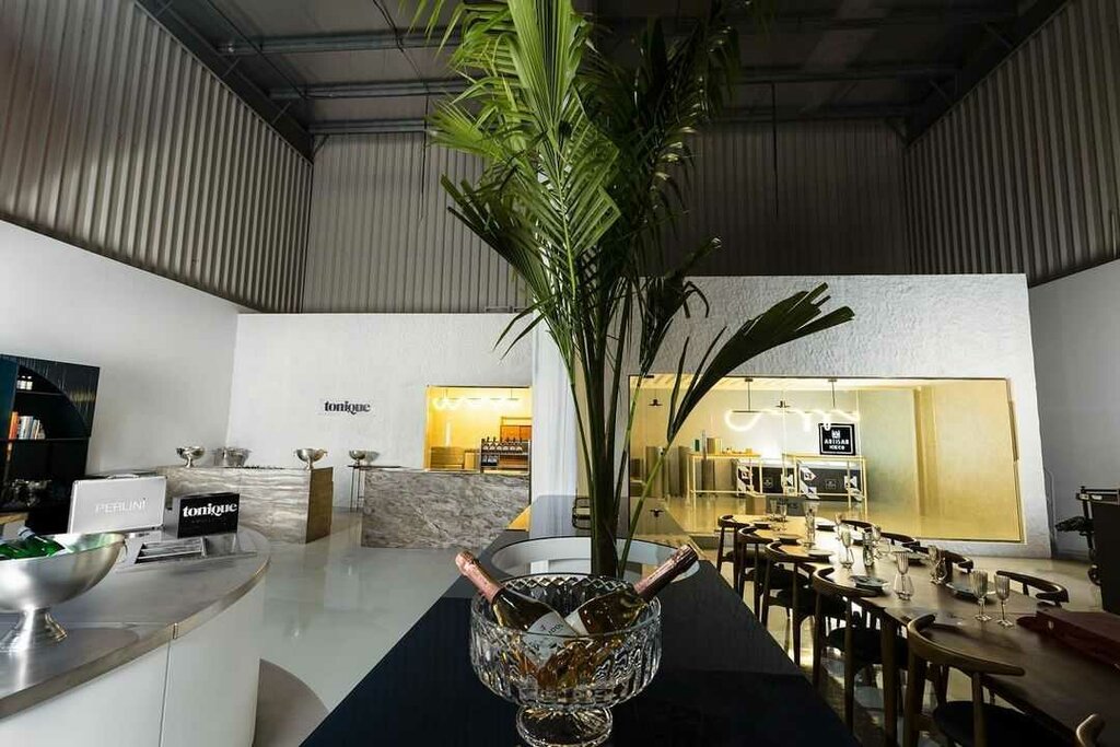 Water store Tonique Collective, Dubai, photo