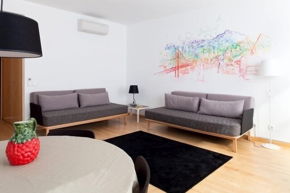 Фото The Lisbonaire Apartments