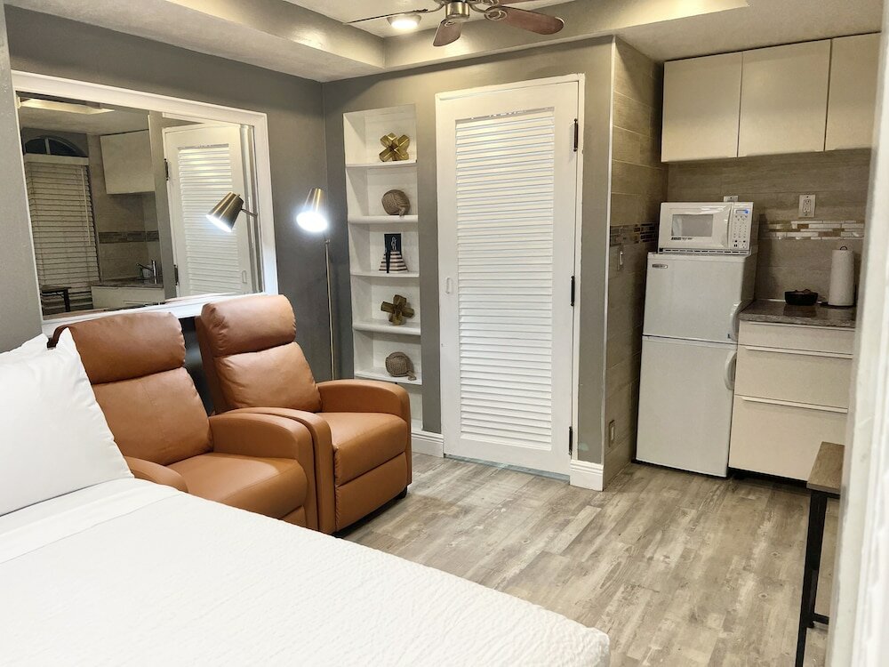 Фото Miami Beach HomeStay