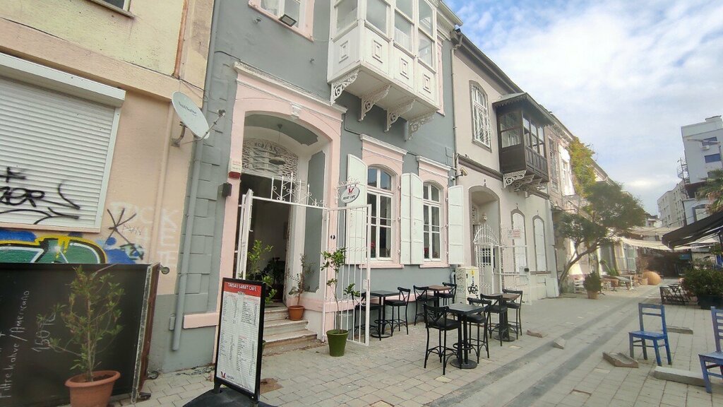 Public fund Taksav Sanat Cafe, Izmir, photo