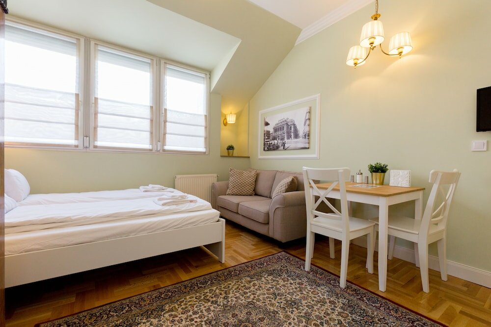 Фото Roland Apartments