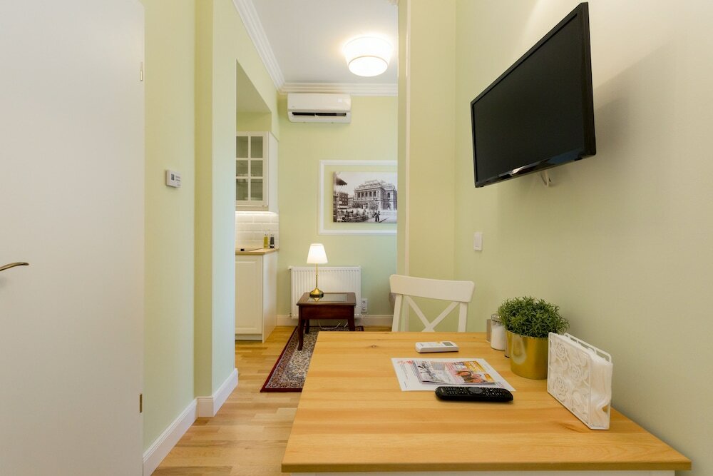 Фото Roland Apartments