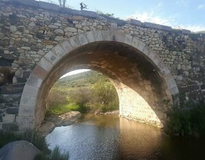 Arpacay Stone Bridge (İzmir, Foça, Yenibağarası Mah., Arpaçay Taşköprü), landmark, attraction