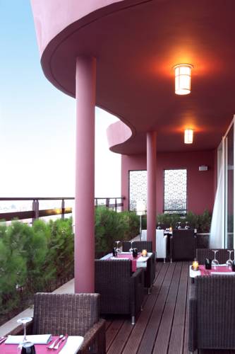 Фото La Renaissance Hotel