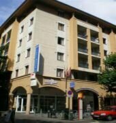Гостиница Hotel Kyriad Chambery Centre Curial в Шамбери