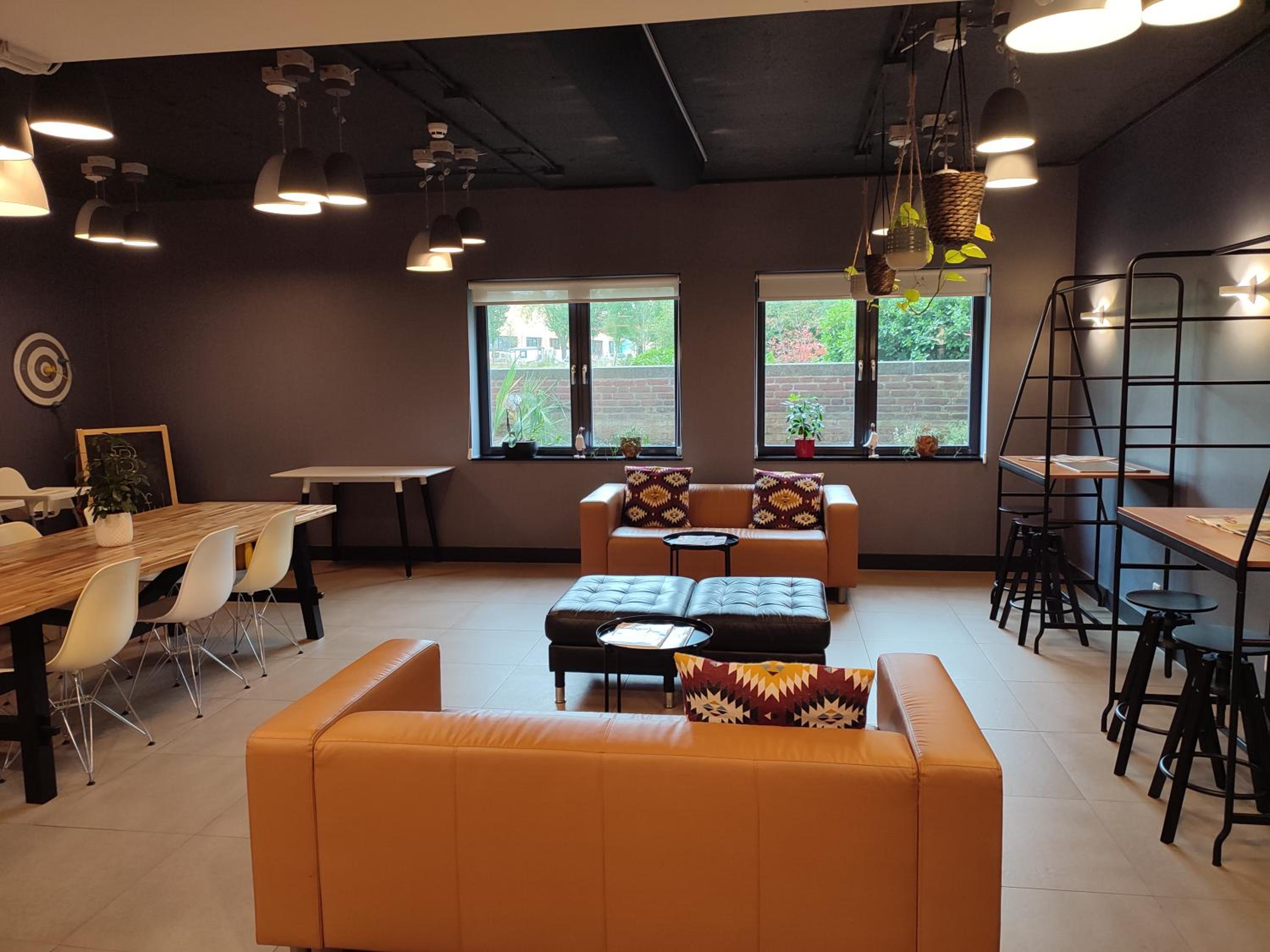 Фото B-aparthotel Kennedy