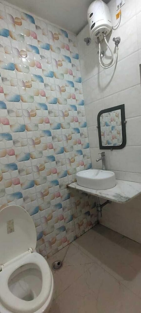 Фото Hotel Shivratri Guest House