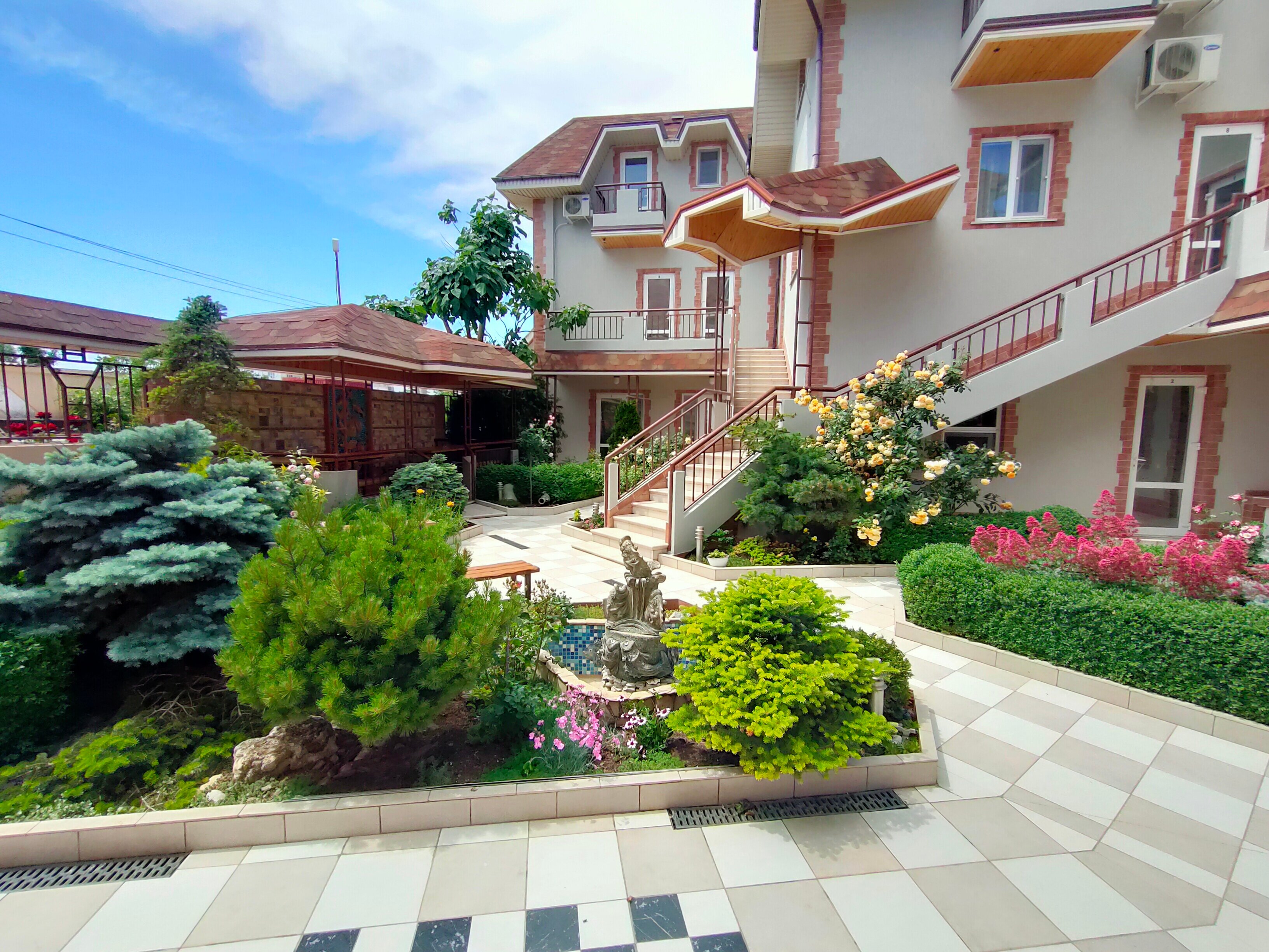 Фото отеля 2