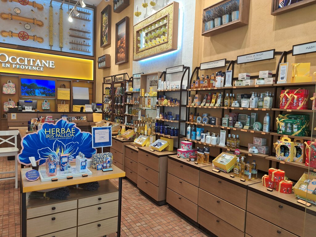 Perfume and cosmetics shop L'Occitane, Moscow, photo