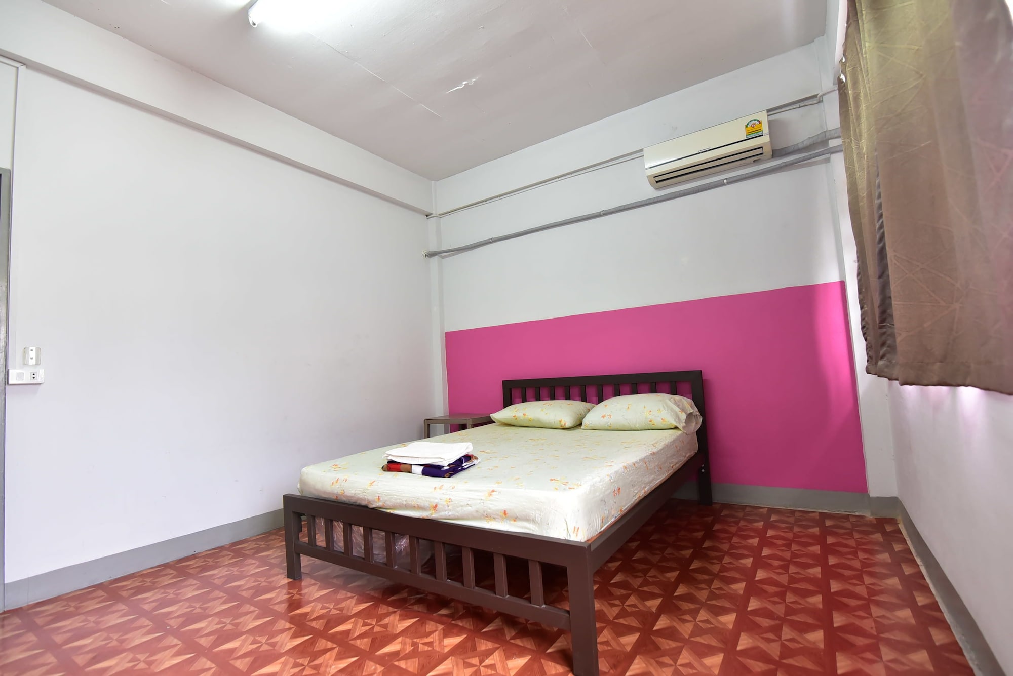 Фото Friend House - Adults Only