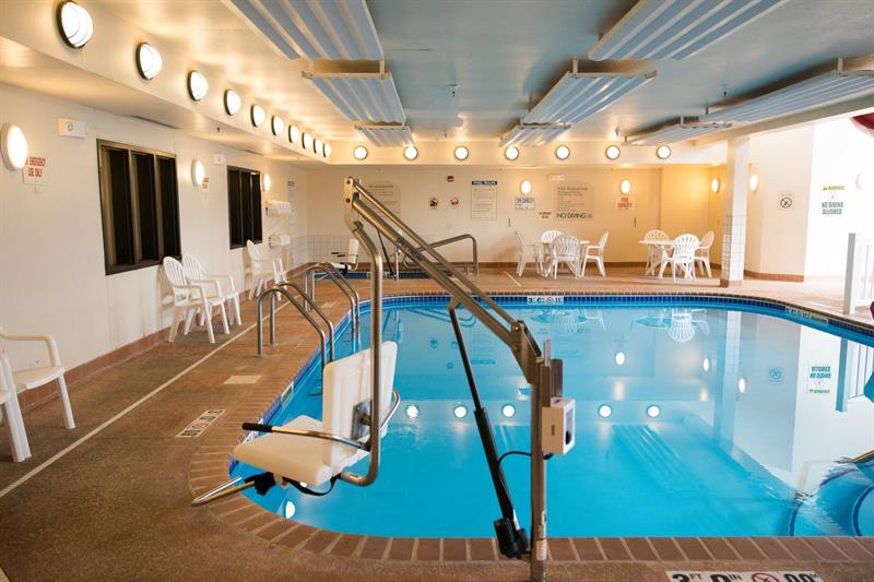 Фото Holiday Inn Express Hotel & Suites Chanhassen, an Ihg Hotel