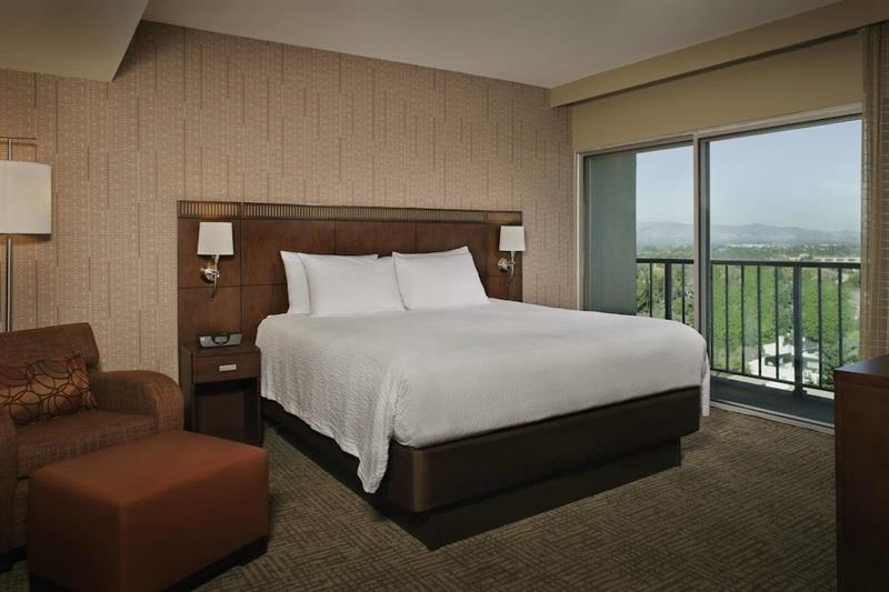 Фото Courtyard by Marriott Los Angeles - Sherman Oaks