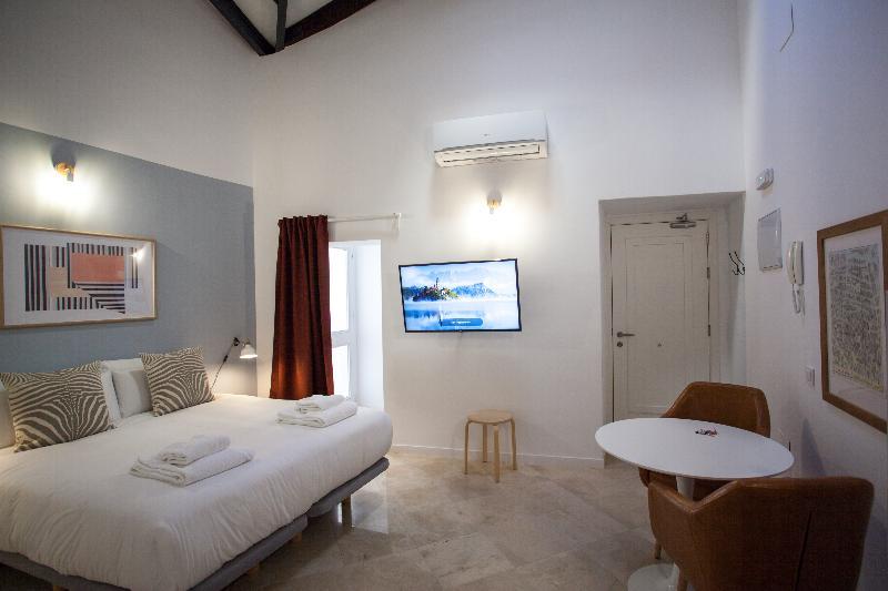 Фото Gran Central Suites