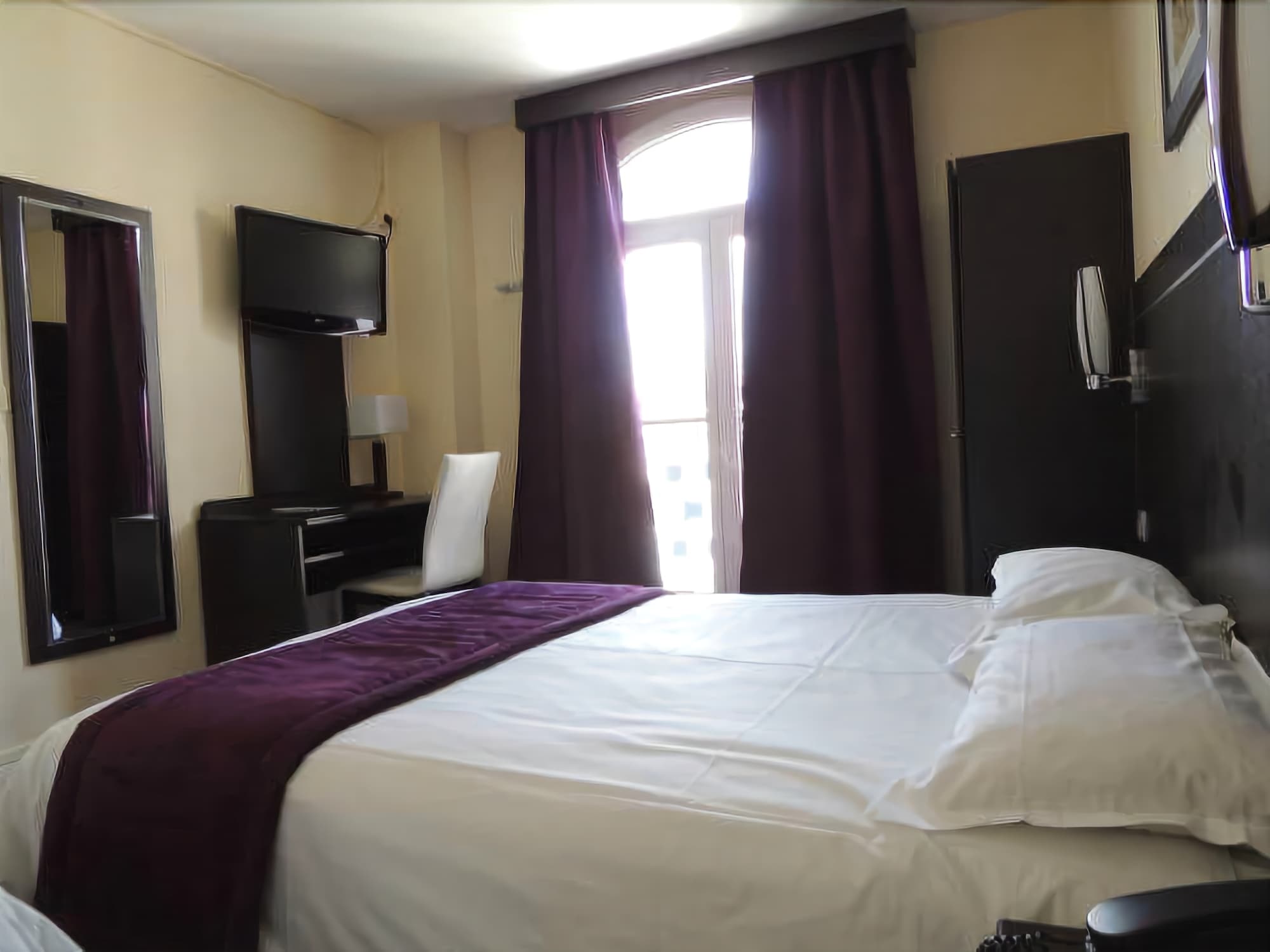 Фото Hôtel Le Home Saint Louis