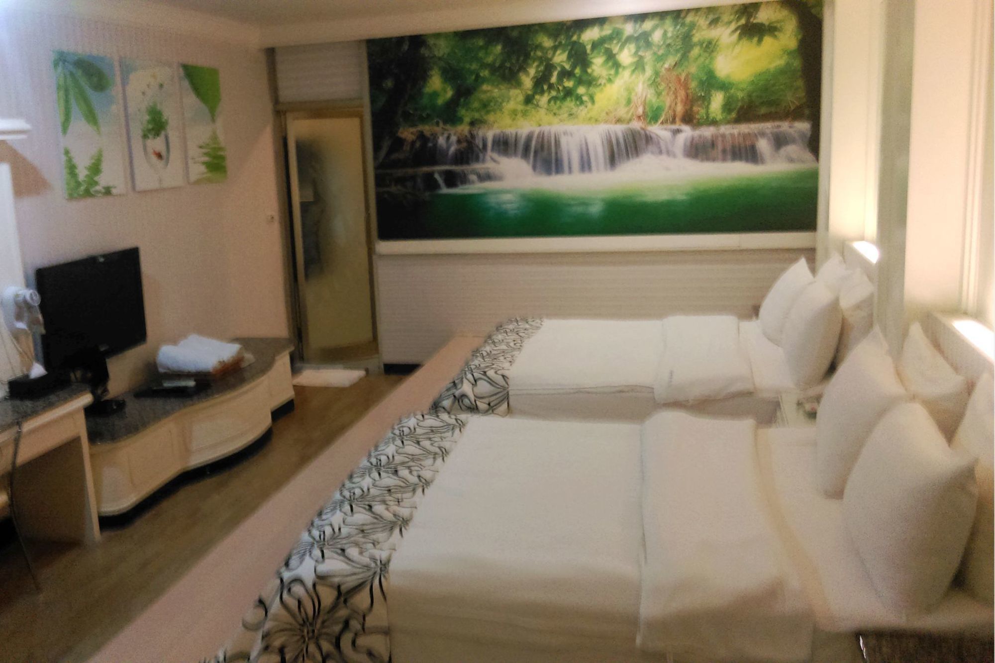 Фото HeYue Hotel