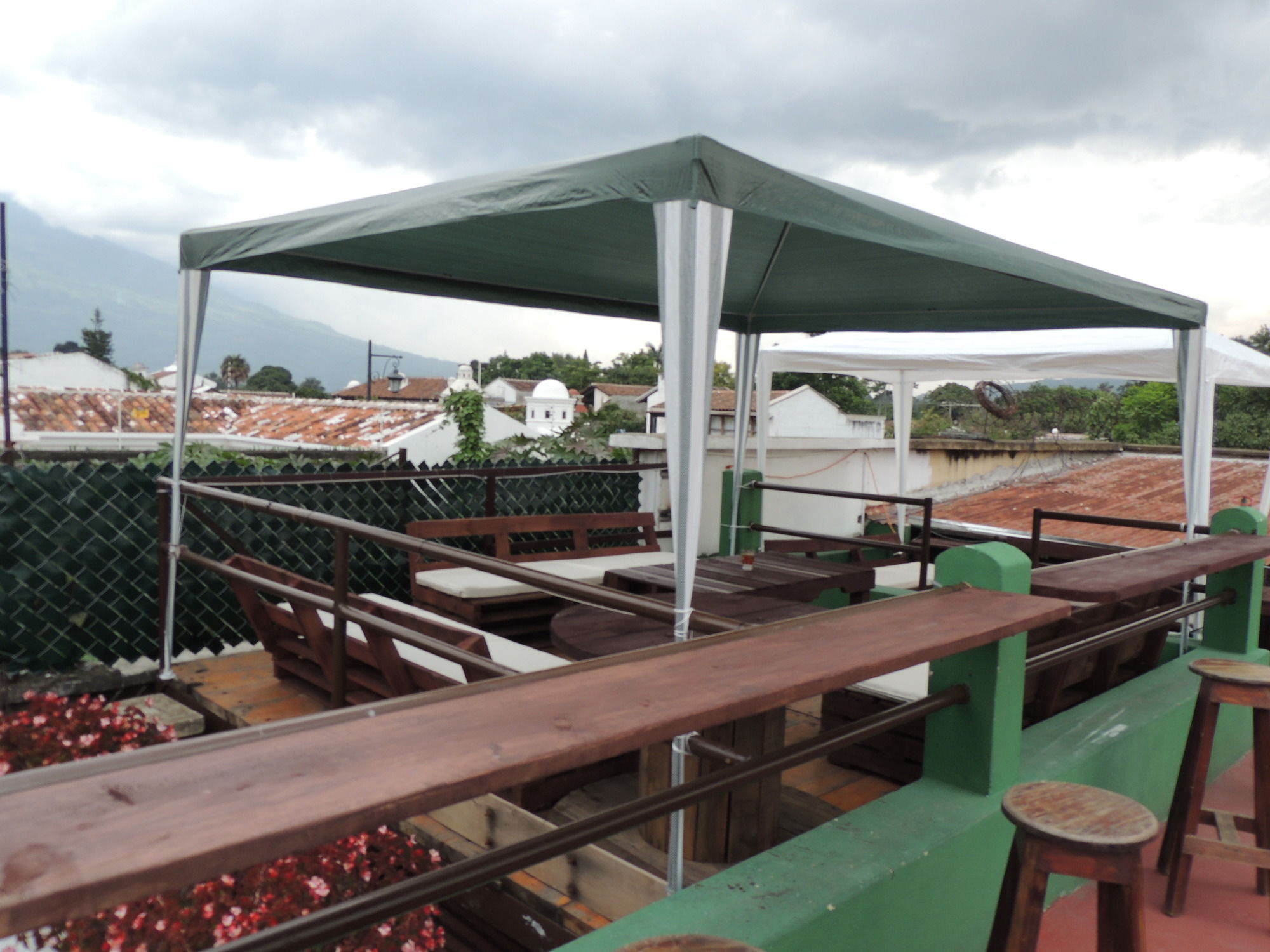 Фото Feathers Hotel and Lounge - Hostel