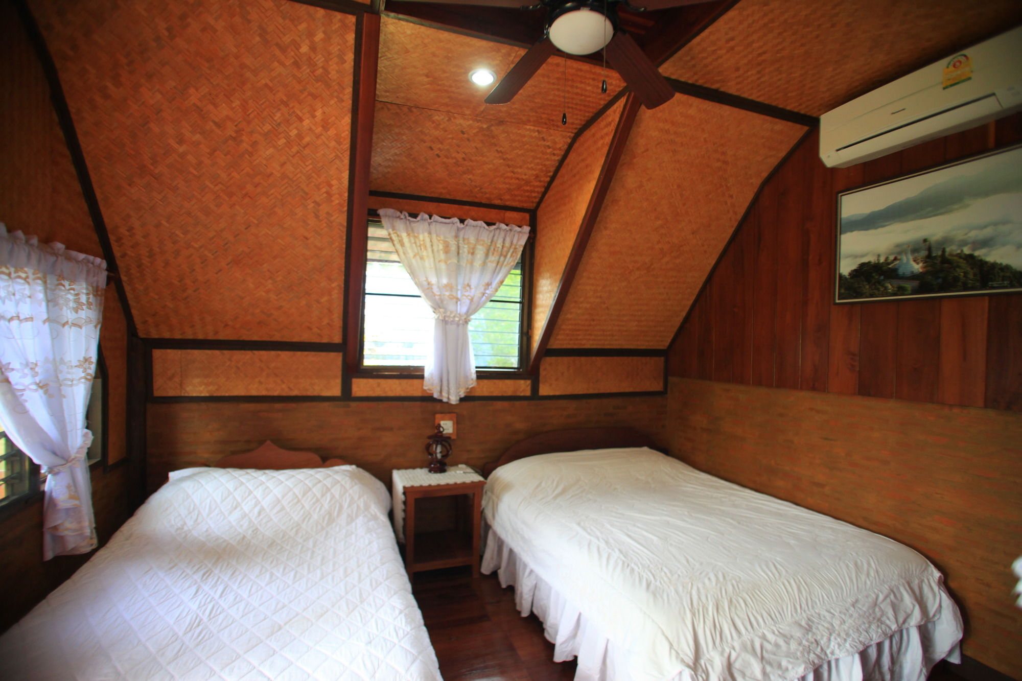 Фото Banphu Montalang Resort