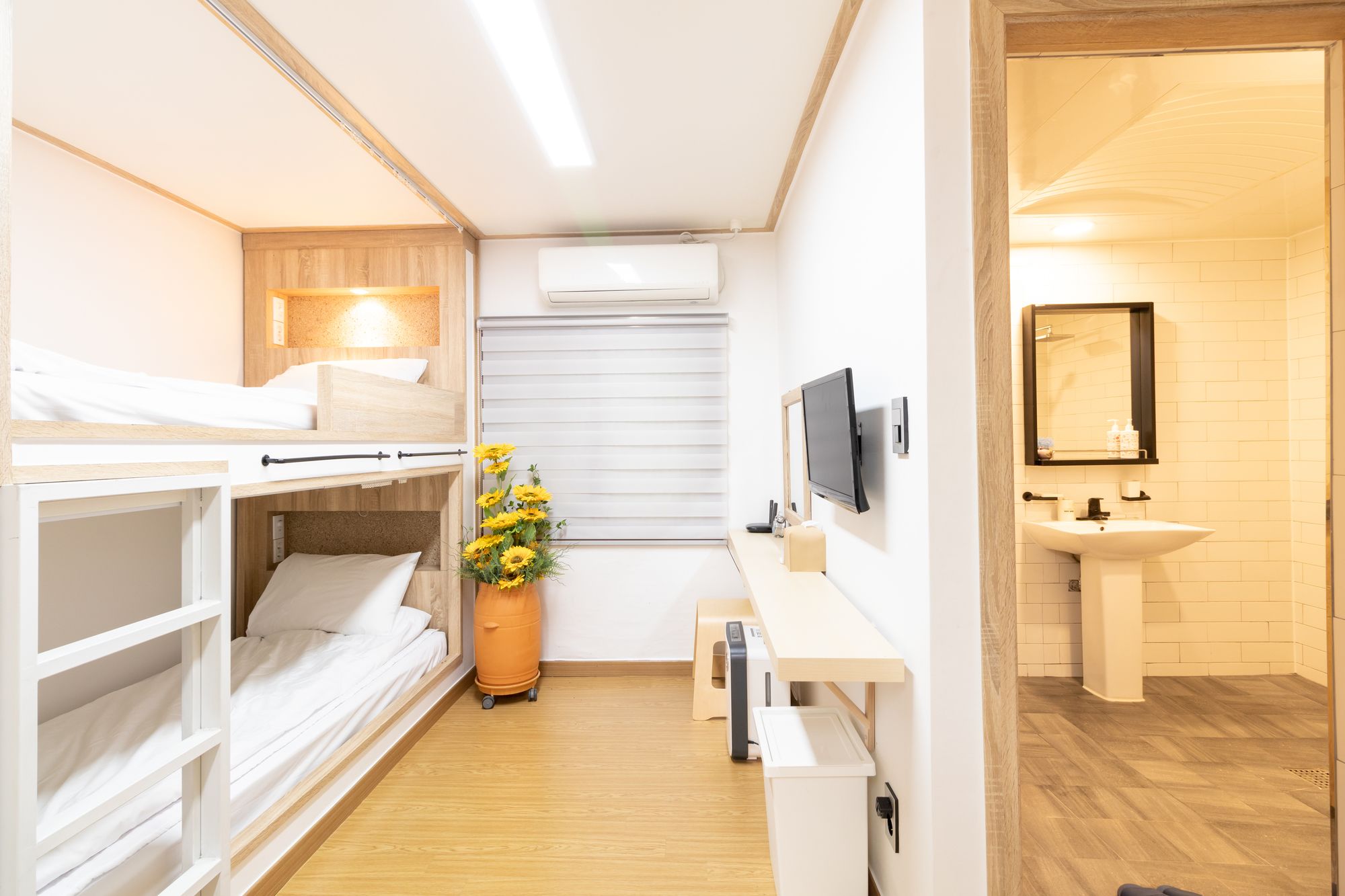 Фото Huayuan House Hongdae - Hostel