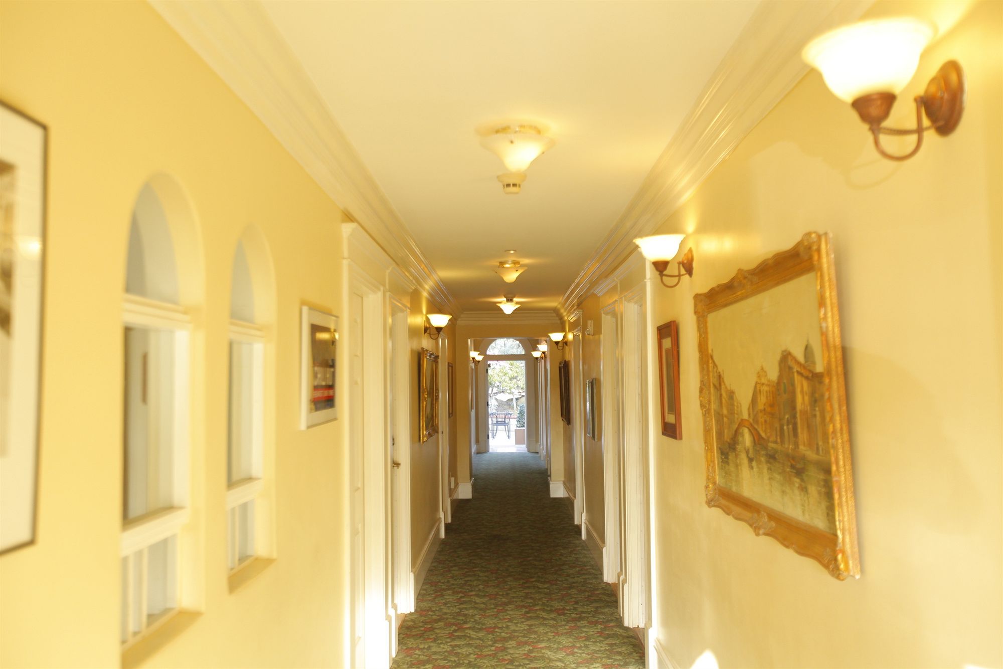 Фото Santa Paula Inn