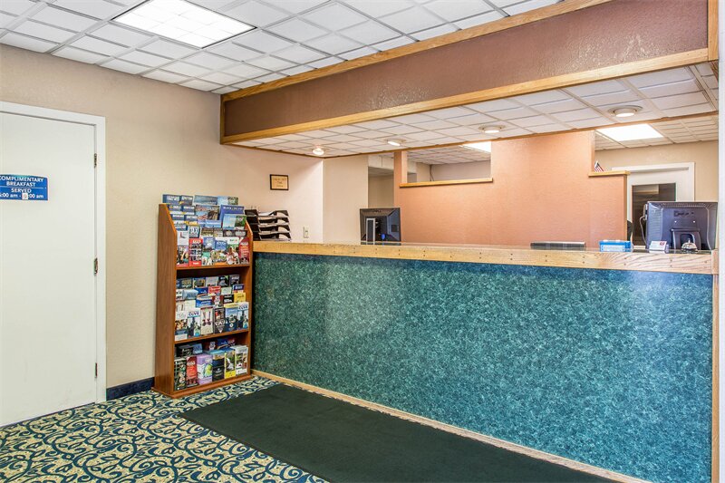 Фото Econo Lodge Cranston - Providence