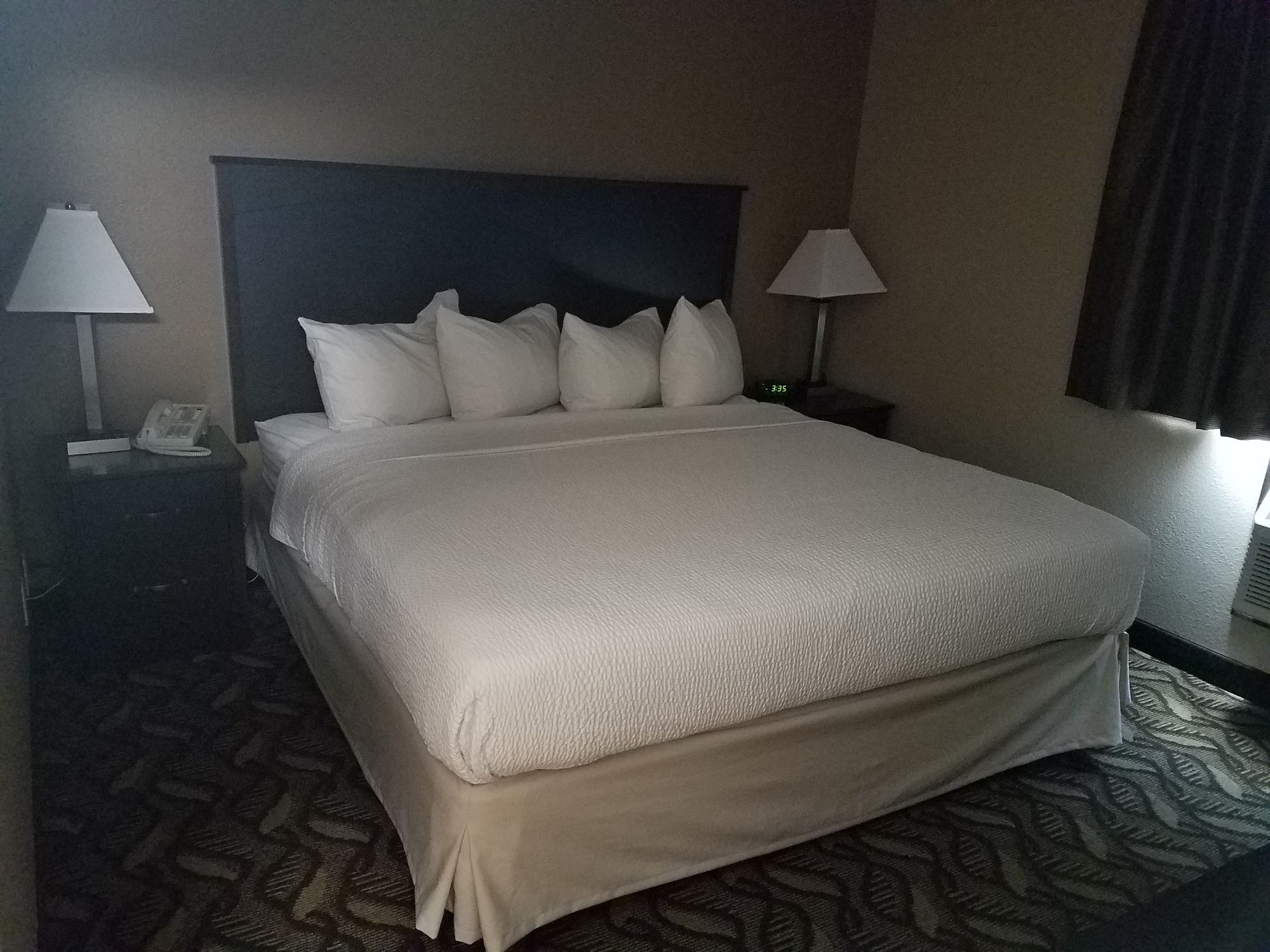 Фото Americas Best Value Inn & Suites Bismarck