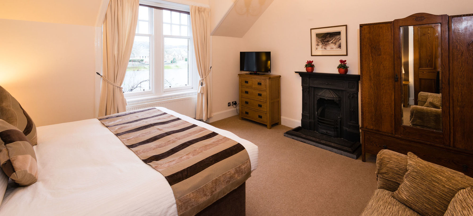 Фото River House