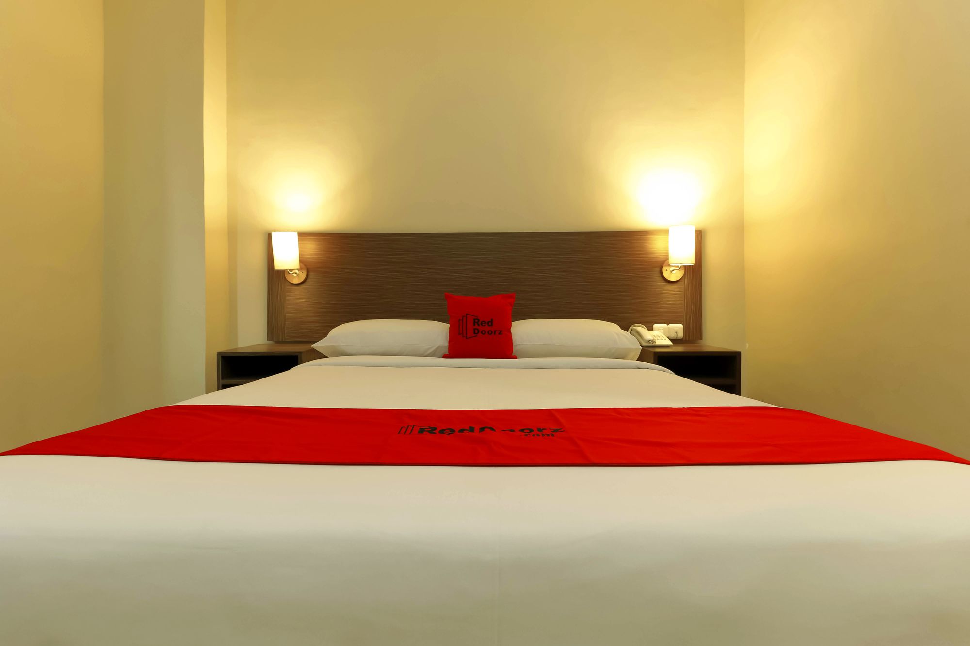 Фото RedDoorz Plus near Pantai Losari