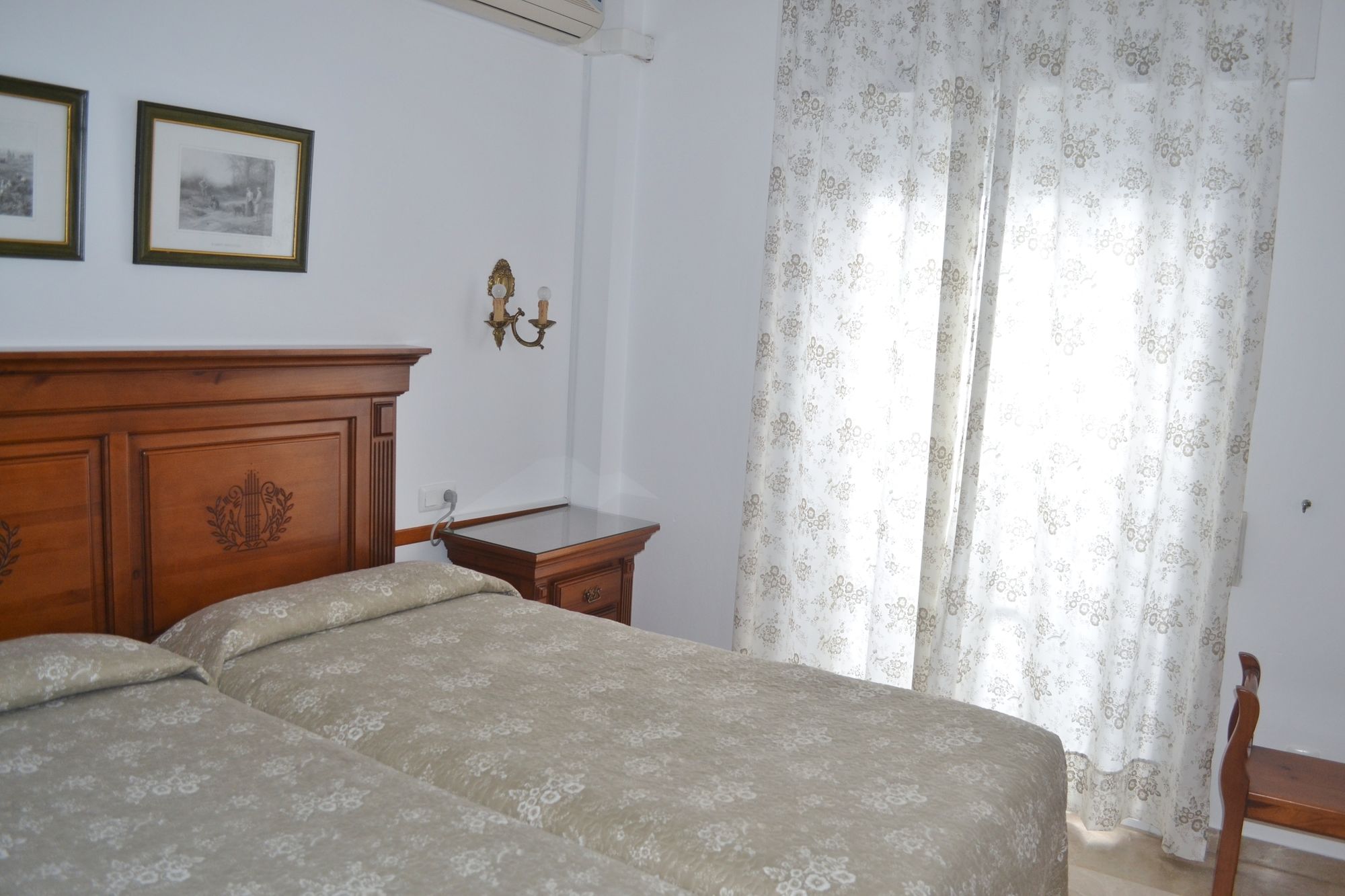 Фото Hostal Dianes