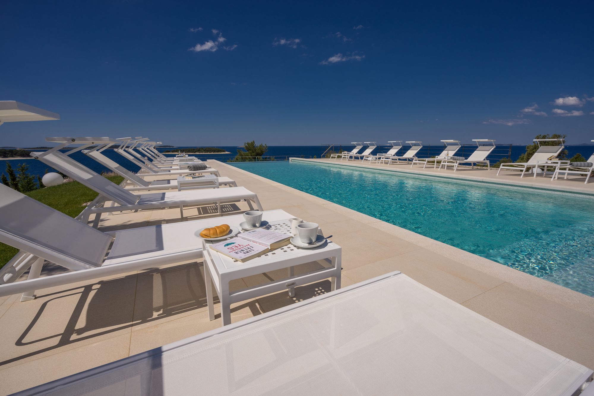 Фото Golden Rays Luxury Apartments