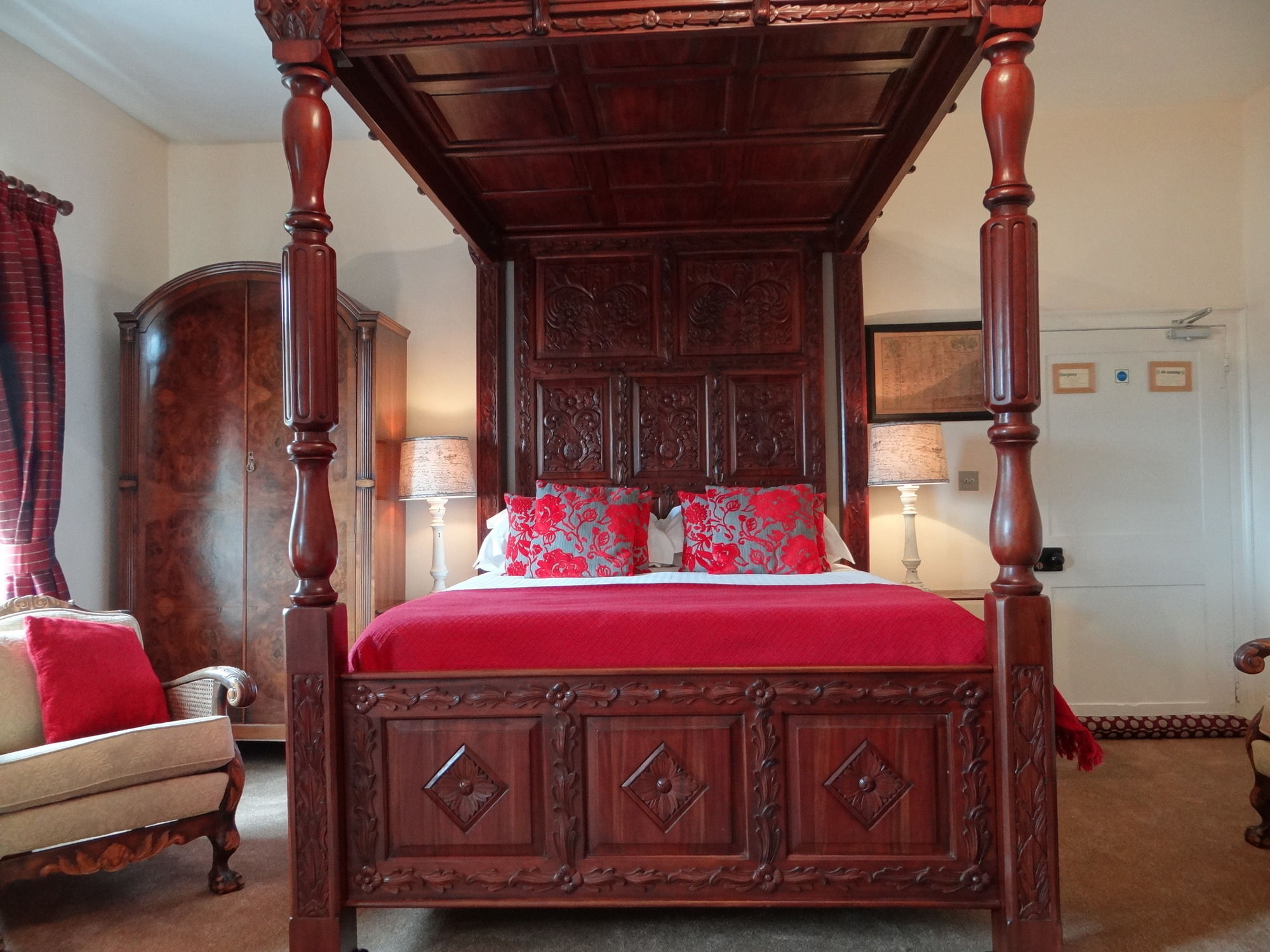 Фото Rollestone Manor