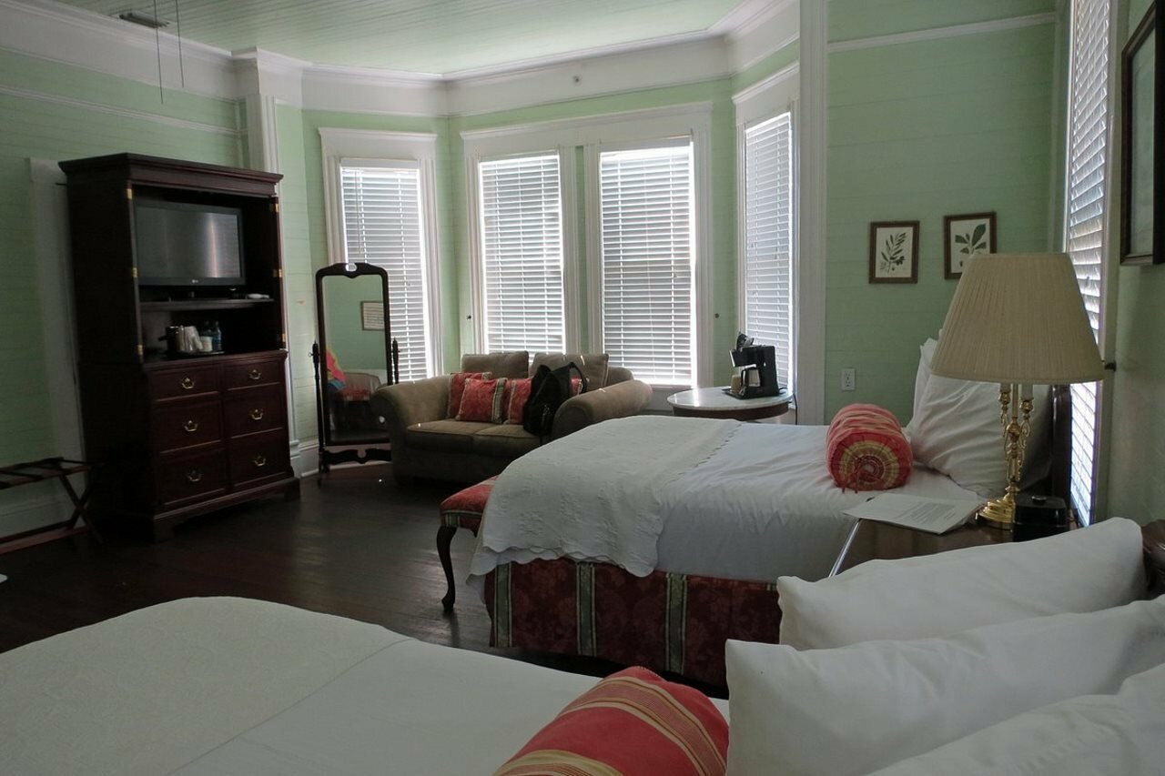 Фото Coombs Inn & Suites