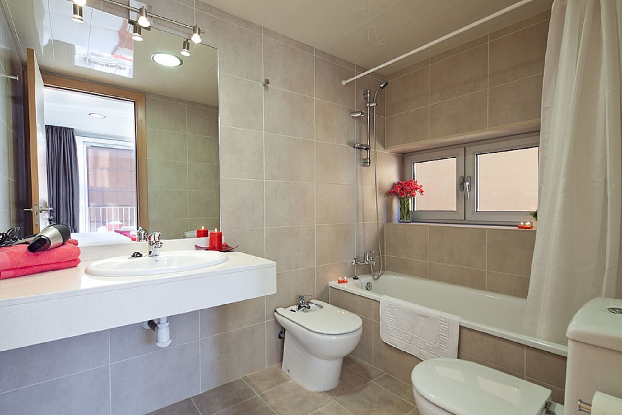 Фото Charmsuites Nou Rambla