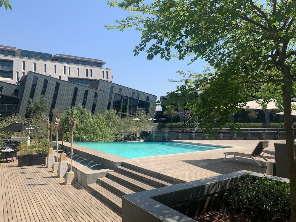 Фото The Capital Menlyn Maine