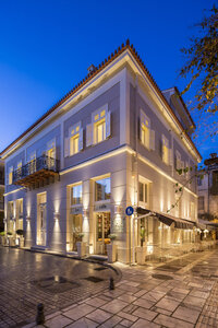 отель 3Sixty Hotel & Suites