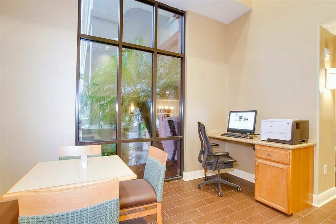 Фото Hampton Inn & Suites Tampa East