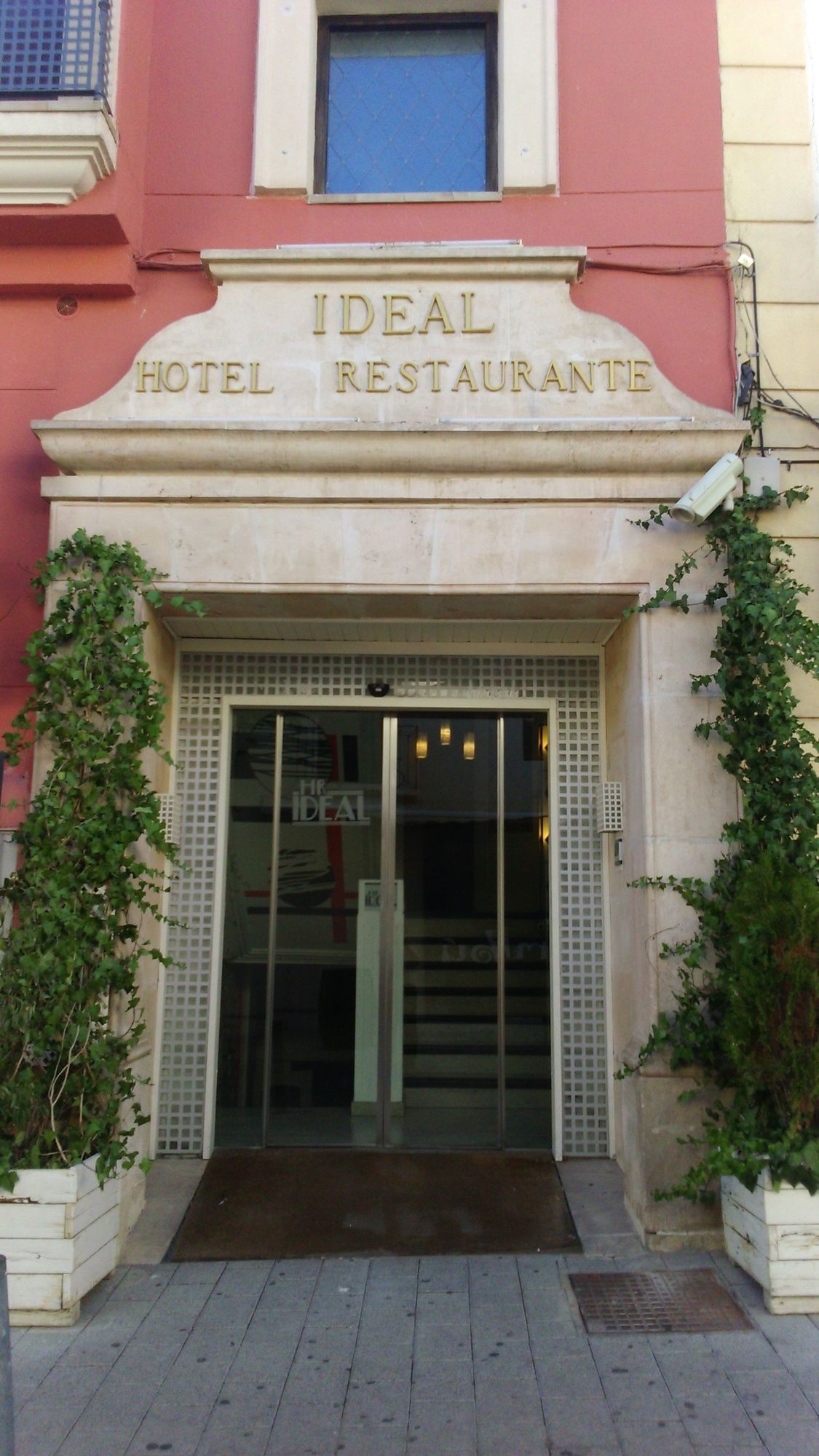 Фото Hotel Ideal